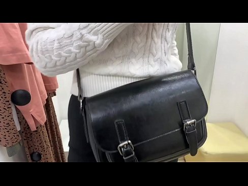 ❤️ Публична мастурбация на младата кучка FeralBerry с вибратор в стаята за обличане ❤️ Красиво порно в bg.mrvideospornogratis.ru ️